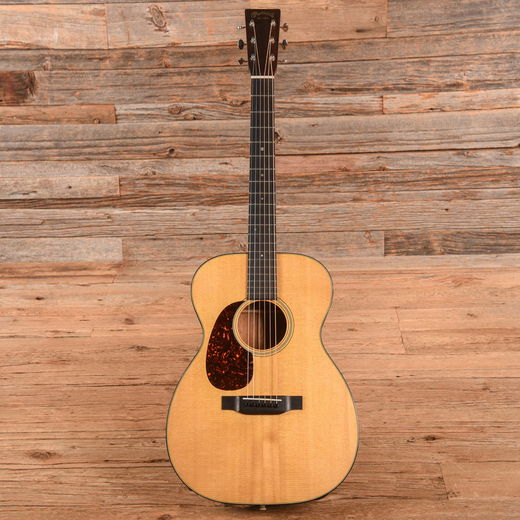 Martin Standard Series 00-18 Natural 2021 LEFTY - View 4 | MusicMarket