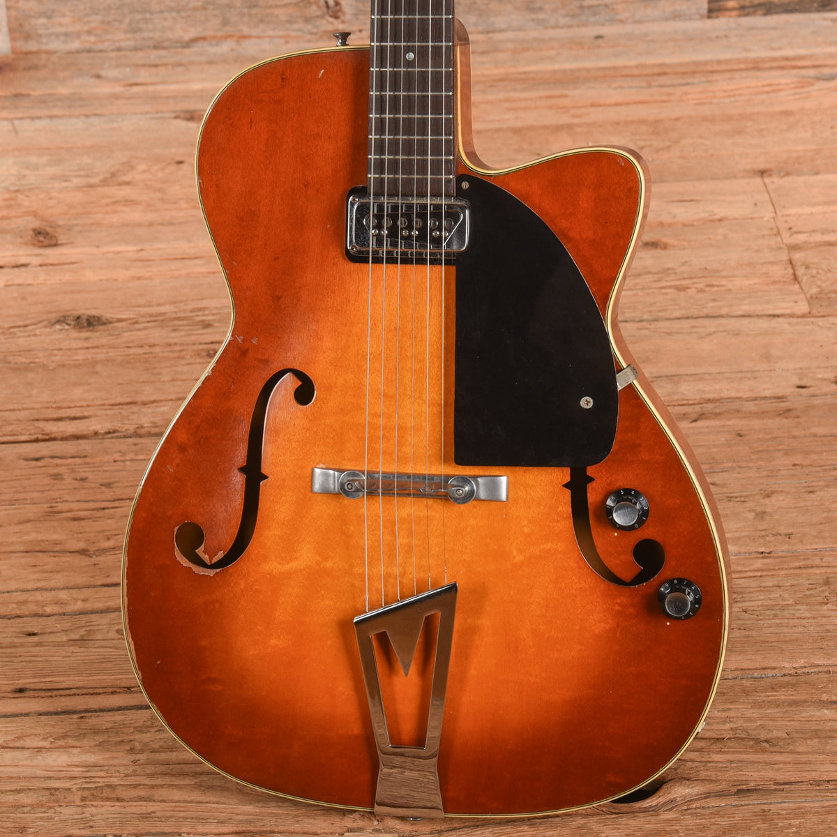 Martin F-50 Sunburst 1964 - View 2 | MusicMarket