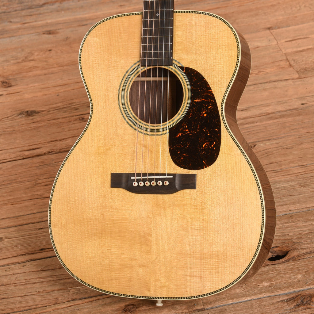 Martin Standard Series 000-28 Natural 2023 - View 2 | MusicMarket