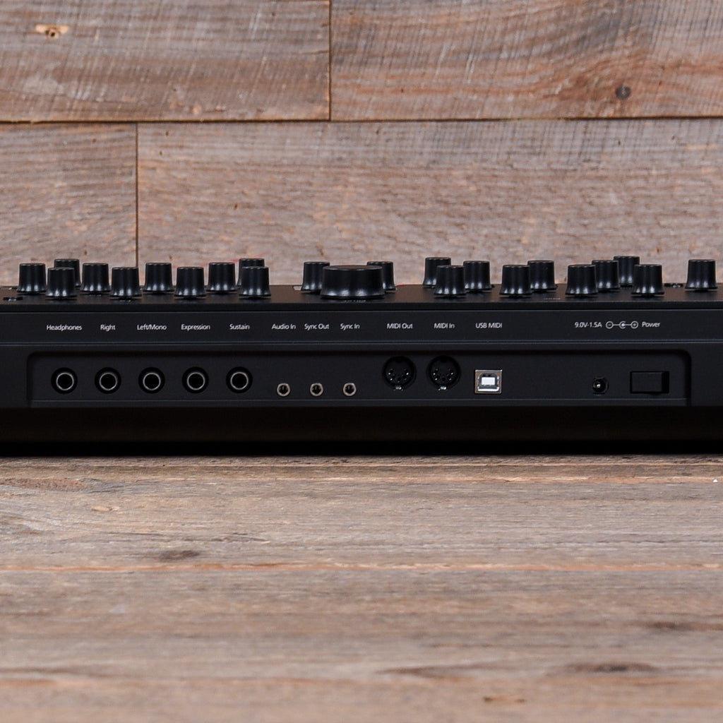 Modal Electronics Argon8X 61 Key 8 Voice Polyphonic Wavetable Synthesizer - View 3 | MusicMarket