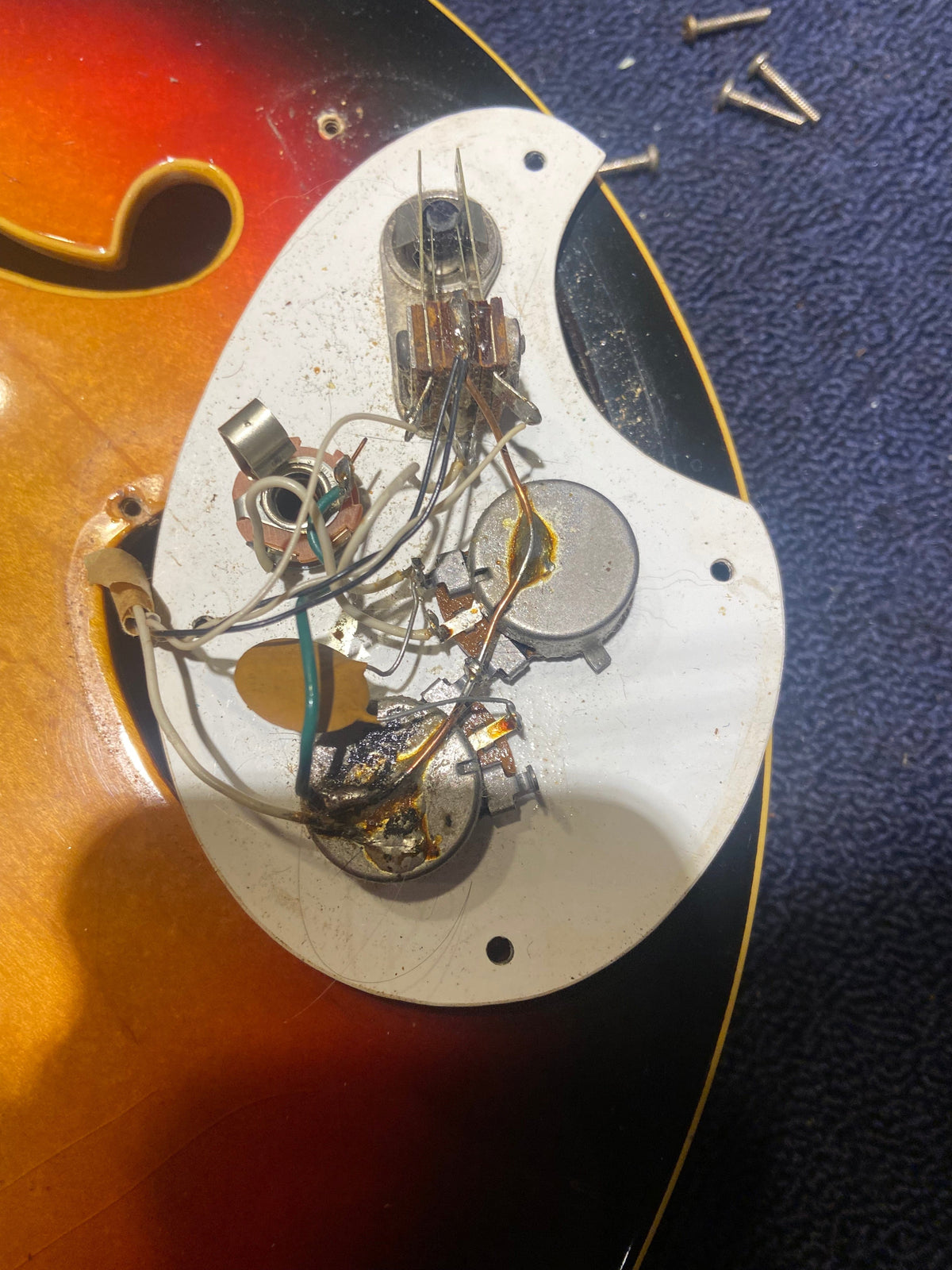 Mosrite Celebrity Sunburst 1970s - View 13 | MusicMarket