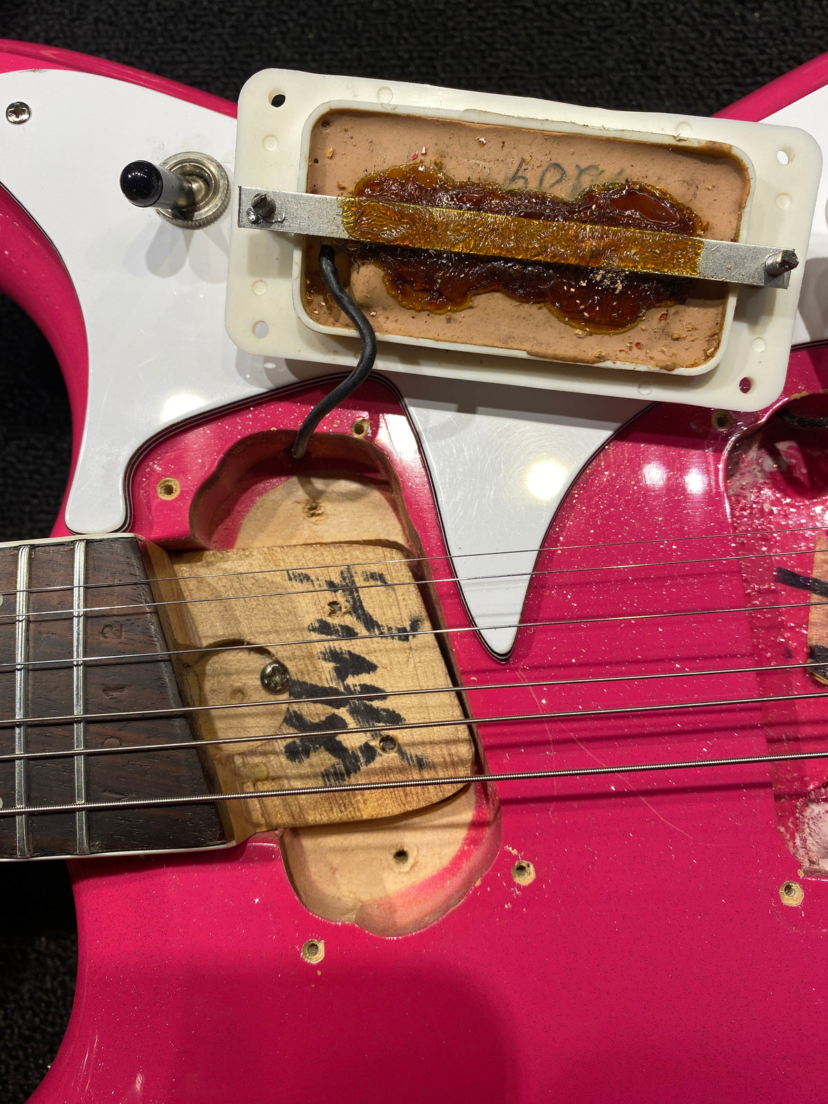 Mosrite V-88 Diamond Bubblegum 1988 - View 13 | MusicMarket