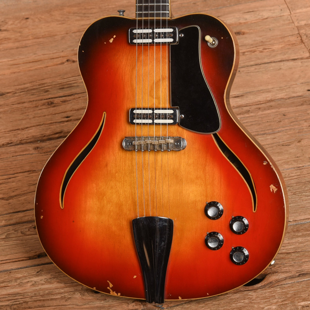 Musicraft Messenger Sunburst 1967 - View 2 | MusicMarket