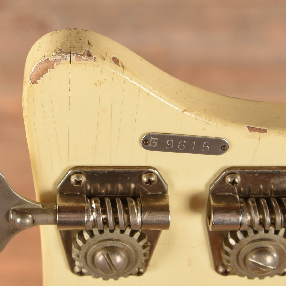 National Res-o-glass Val-Pro 85 Bass White 1960s - View 15 | MusicMarket