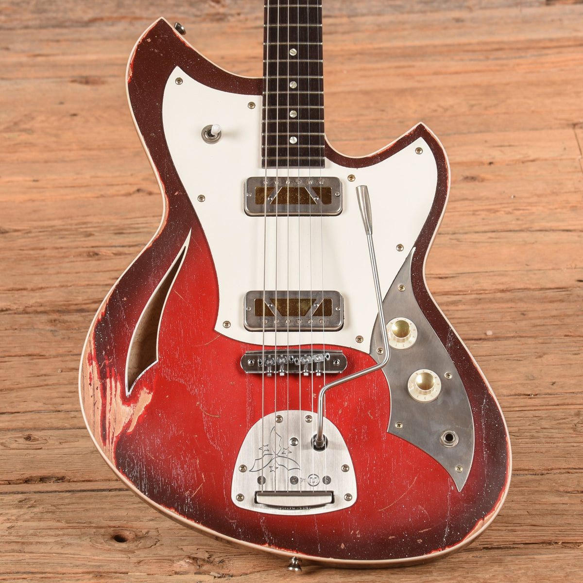 Novo Serus J Silvertone Burst 2025 - MusicMarket