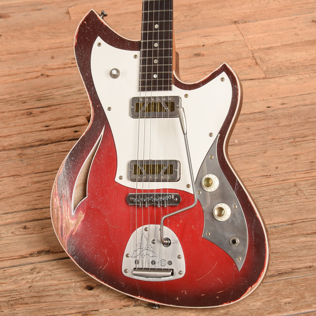 Novo Serus J Silvertone Burst 2025 - View 2 | MusicMarket