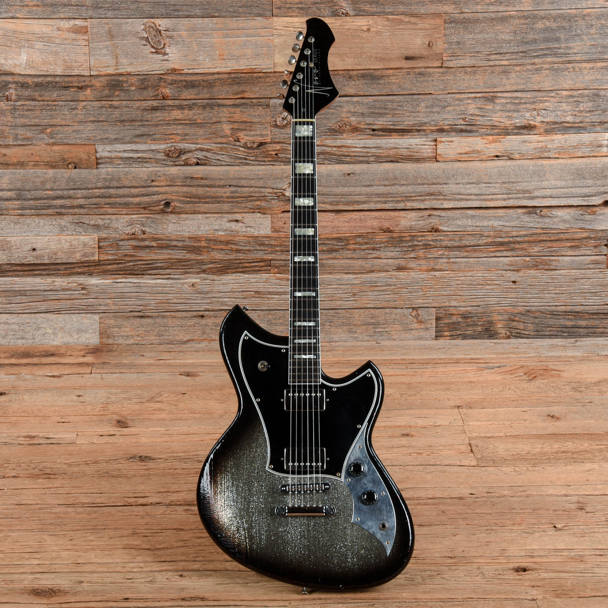 Novo Serus H2 Silver Sparkle over Bull Black - View 4 | MusicMarket