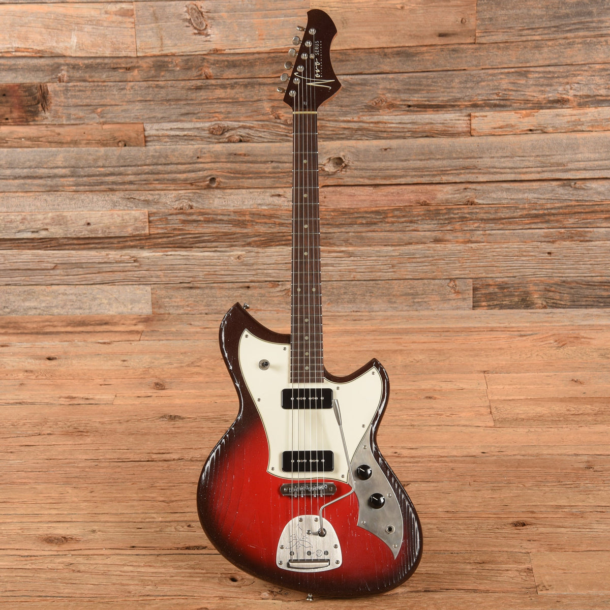 Novo Serus J Custom Silvertone burst - View 4 | MusicMarket