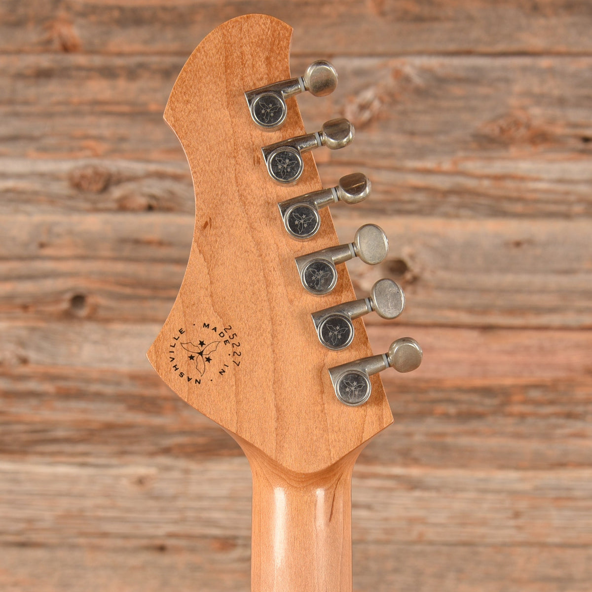 Novo Serus J Custom Silvertone burst - View 7 | MusicMarket
