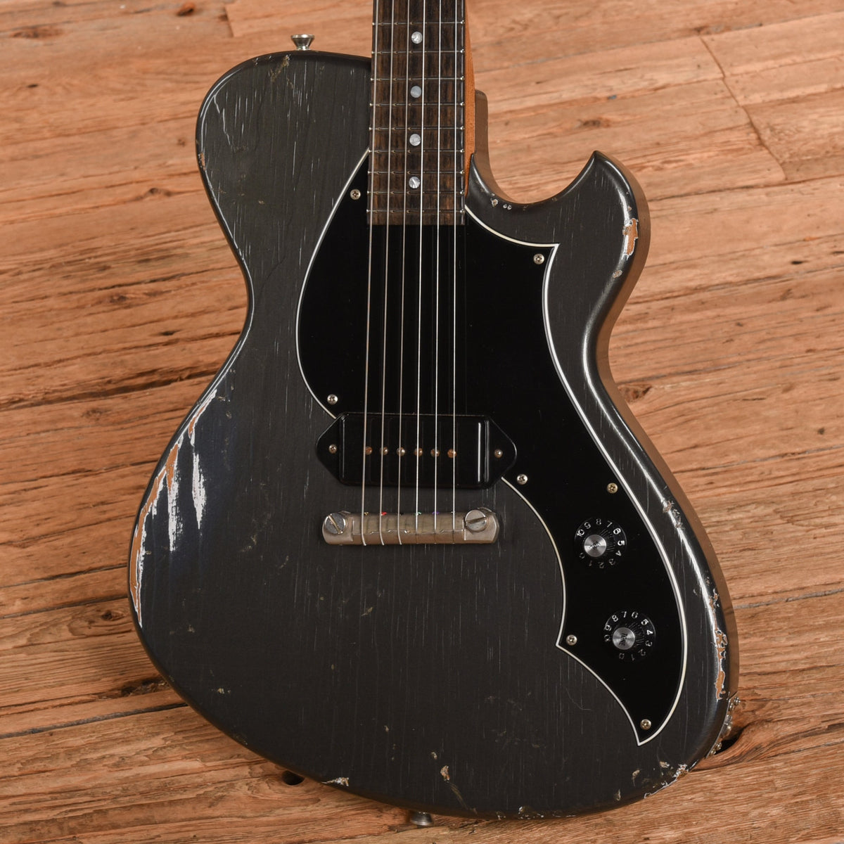 Novo Solus M1 Charcoal Frost 2023 - View 2 | MusicMarket