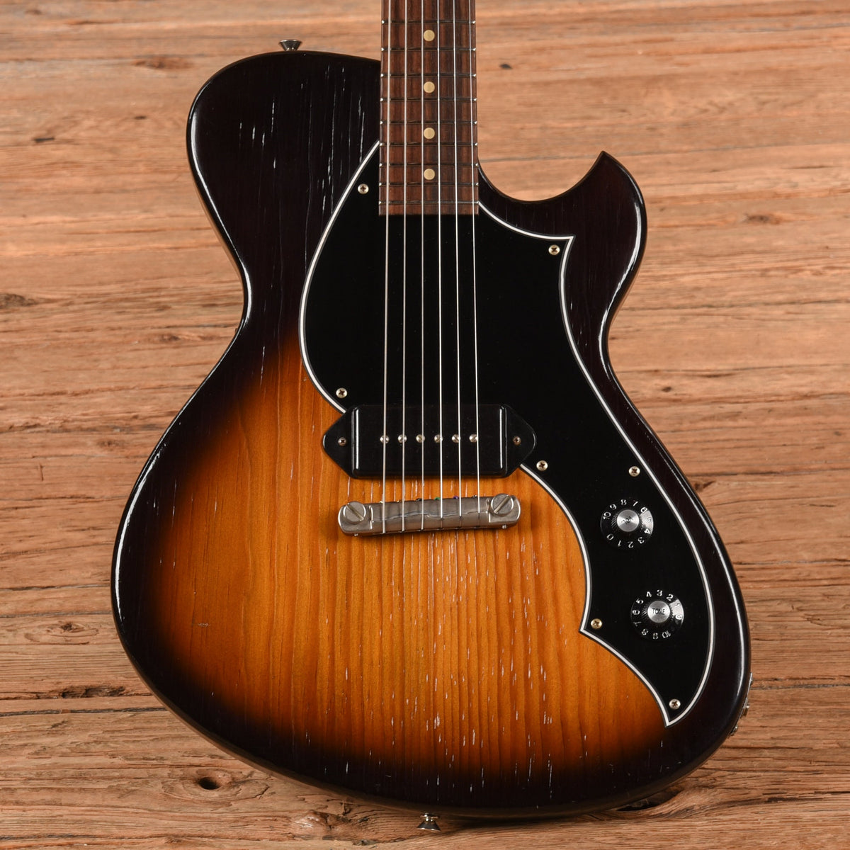 Novo Solus M1 Sunburst 2021 - MusicMarket