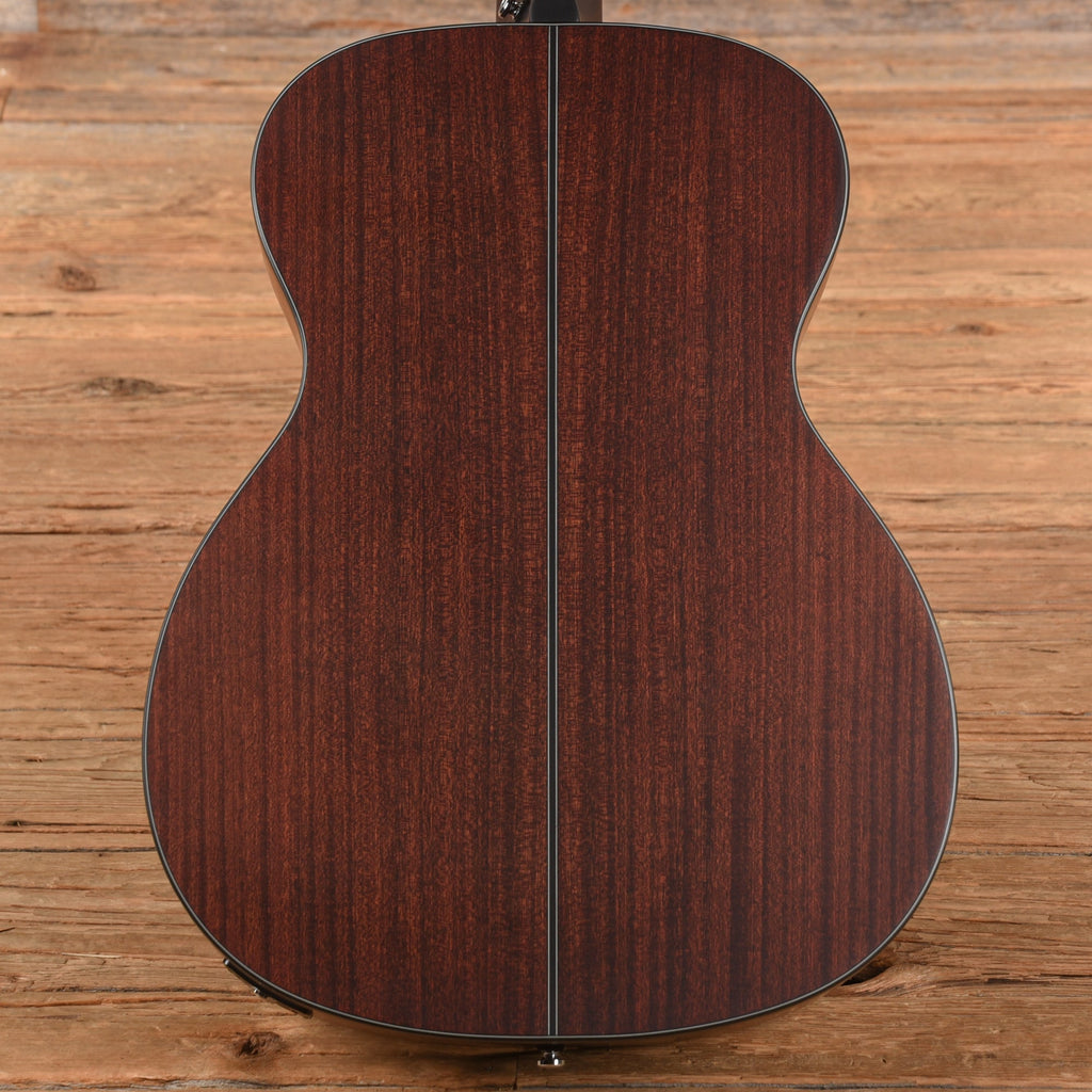 Orangewood Oliver Mahogany Live Acoustic-Electric Guitar - View 3 | MusicMarket