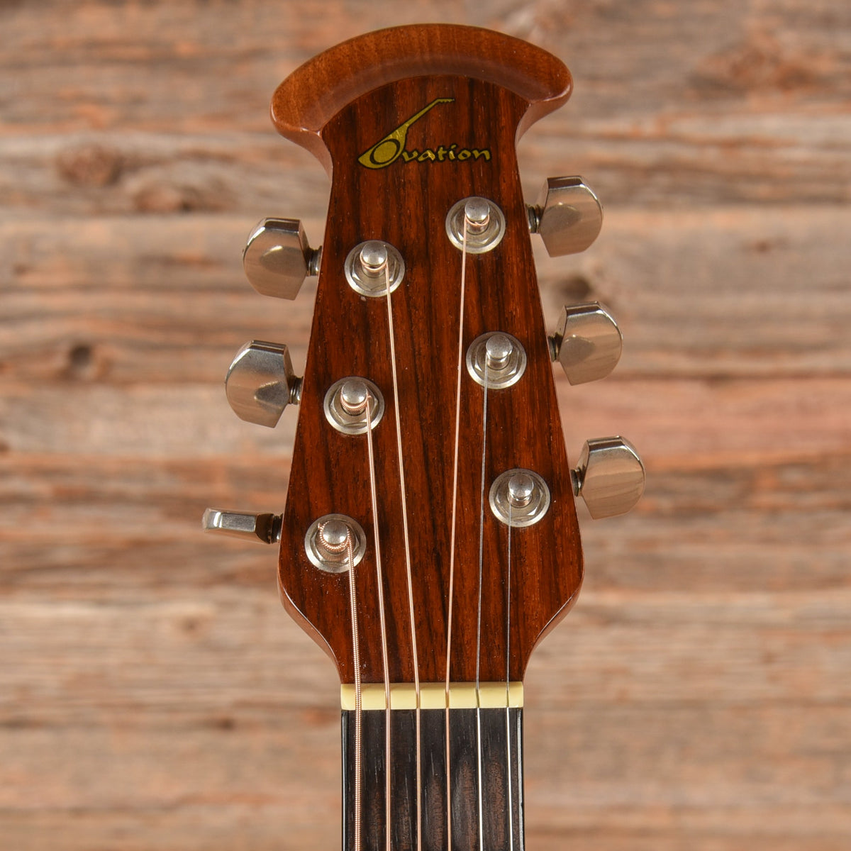 Ovation 3862 White - View 6 | MusicMarket