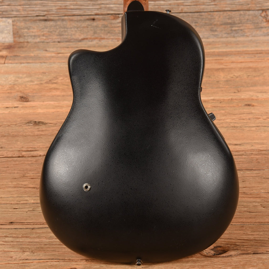 Ovation 3862 White - View 3 | MusicMarket