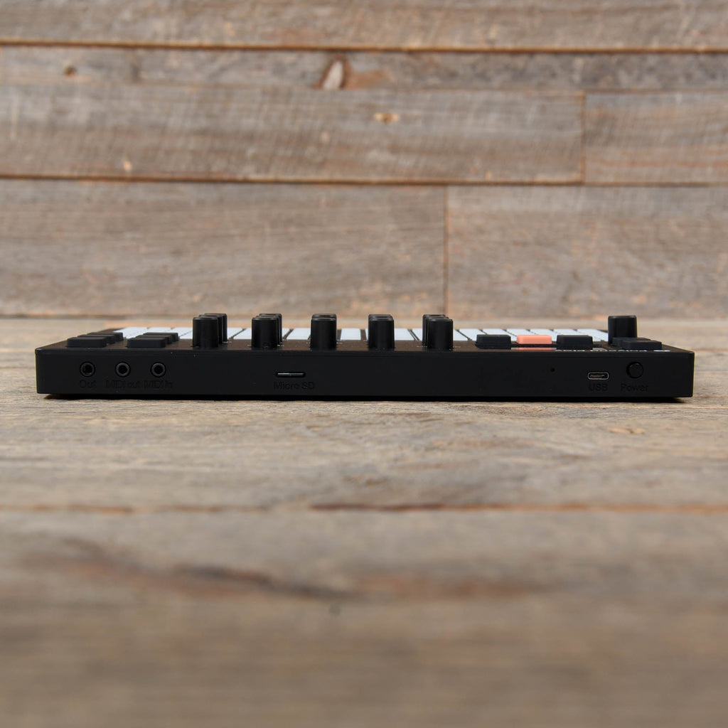 Polyend Play Standalone Sample and MIDI Based Groovebox - View 2 | MusicMarket