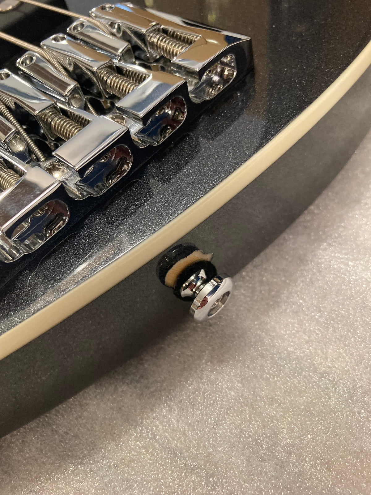 Reverend Mercalli 4 Bass Gunmetal - View 11 | MusicMarket