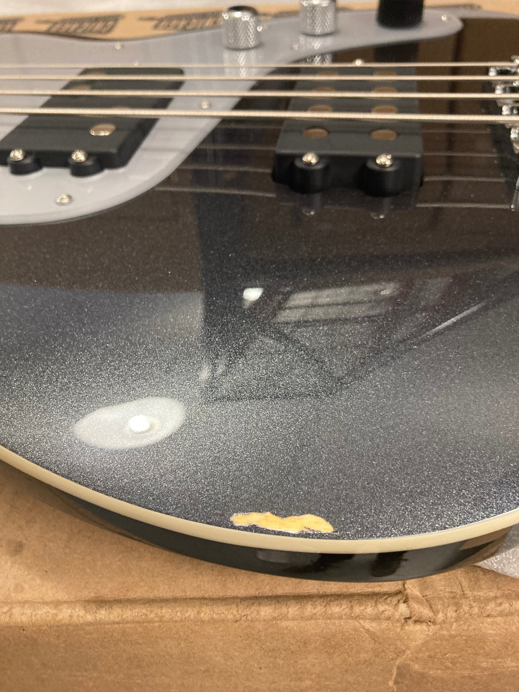 Reverend Mercalli 4 Bass Gunmetal - View 10 | MusicMarket
