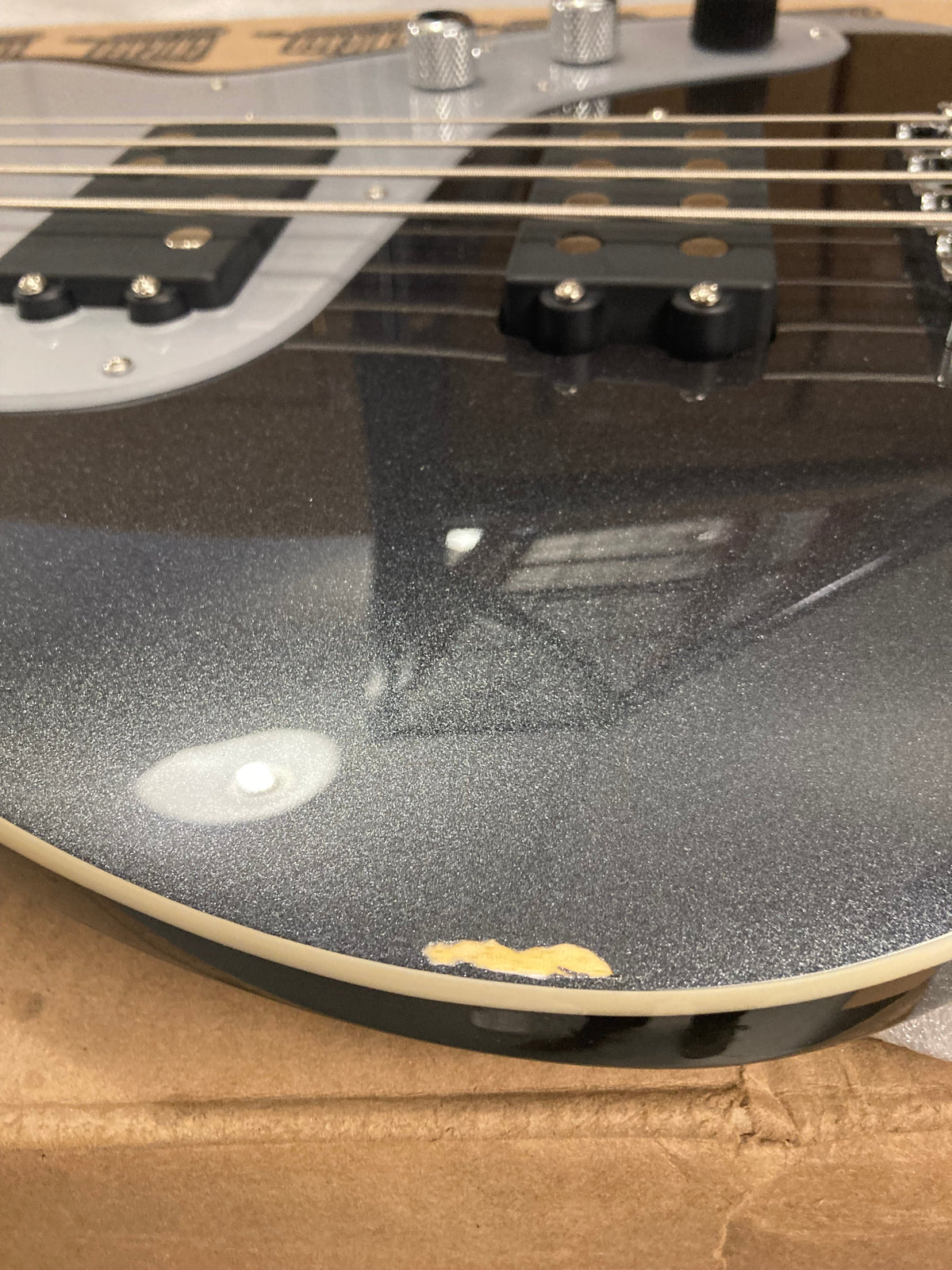 Reverend Mercalli 4 Bass Gunmetal - View 10 | MusicMarket
