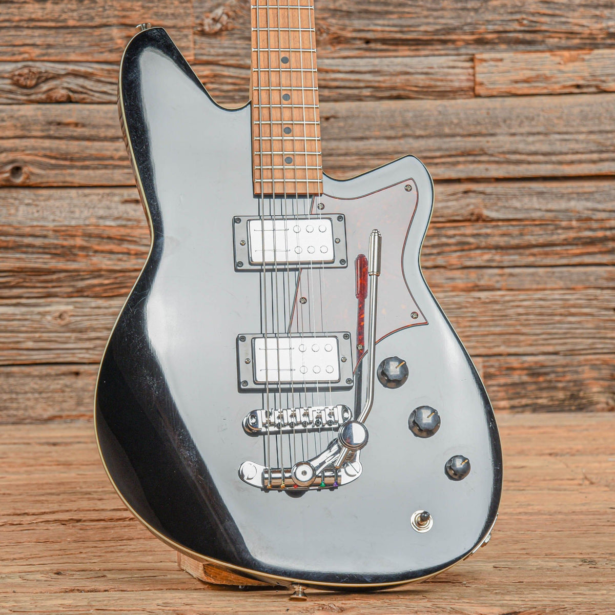 Reverend Descent RA Baritone Black - View 8 | MusicMarket