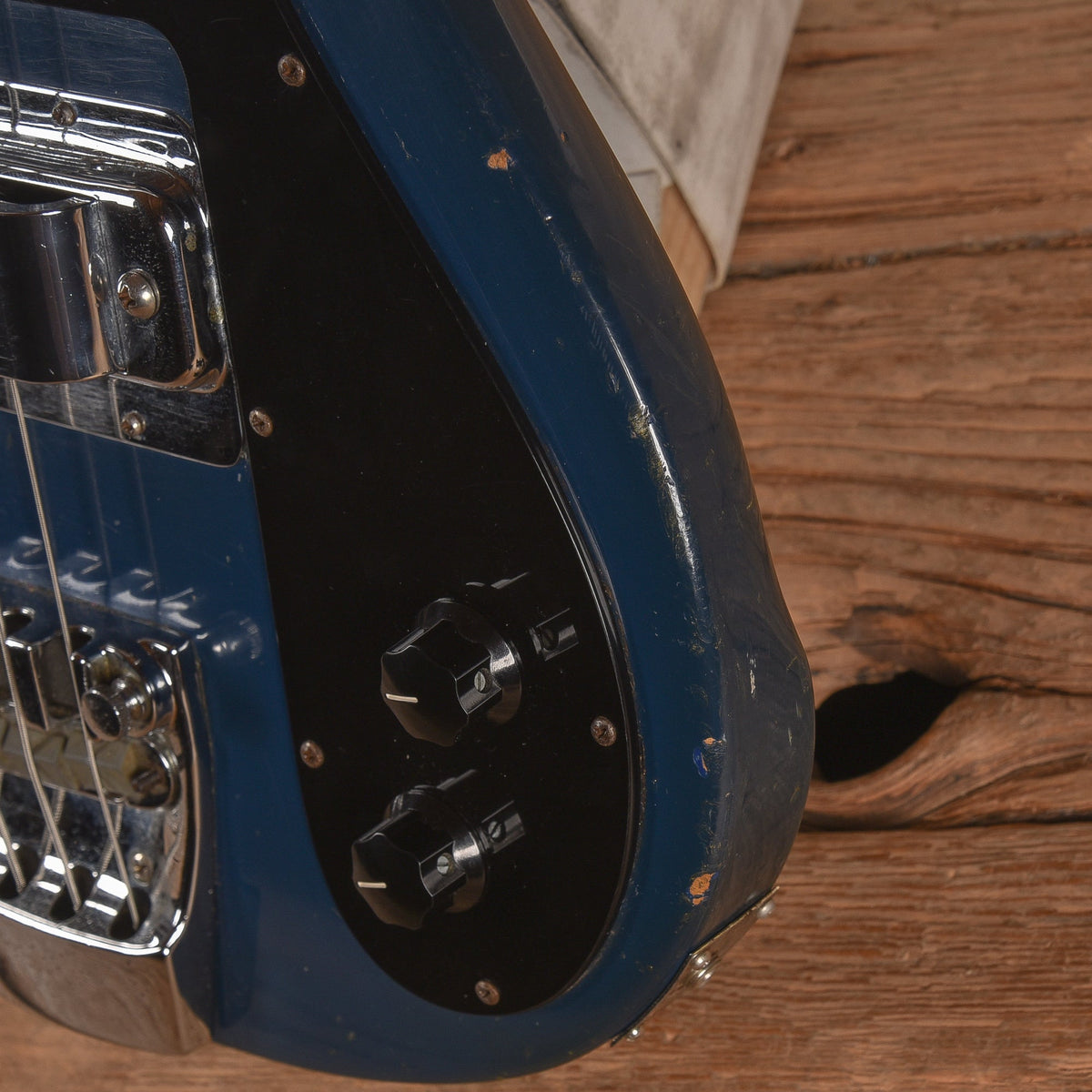 Rickenbacker 4000 Bass Midnight Blue 1980 - View 11 | MusicMarket
