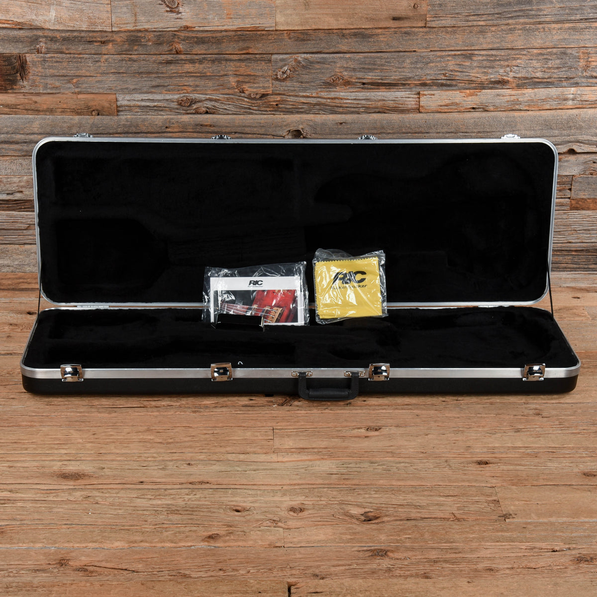 Rickenbacker 4003 Jetglo 2010 - View 9 | MusicMarket
