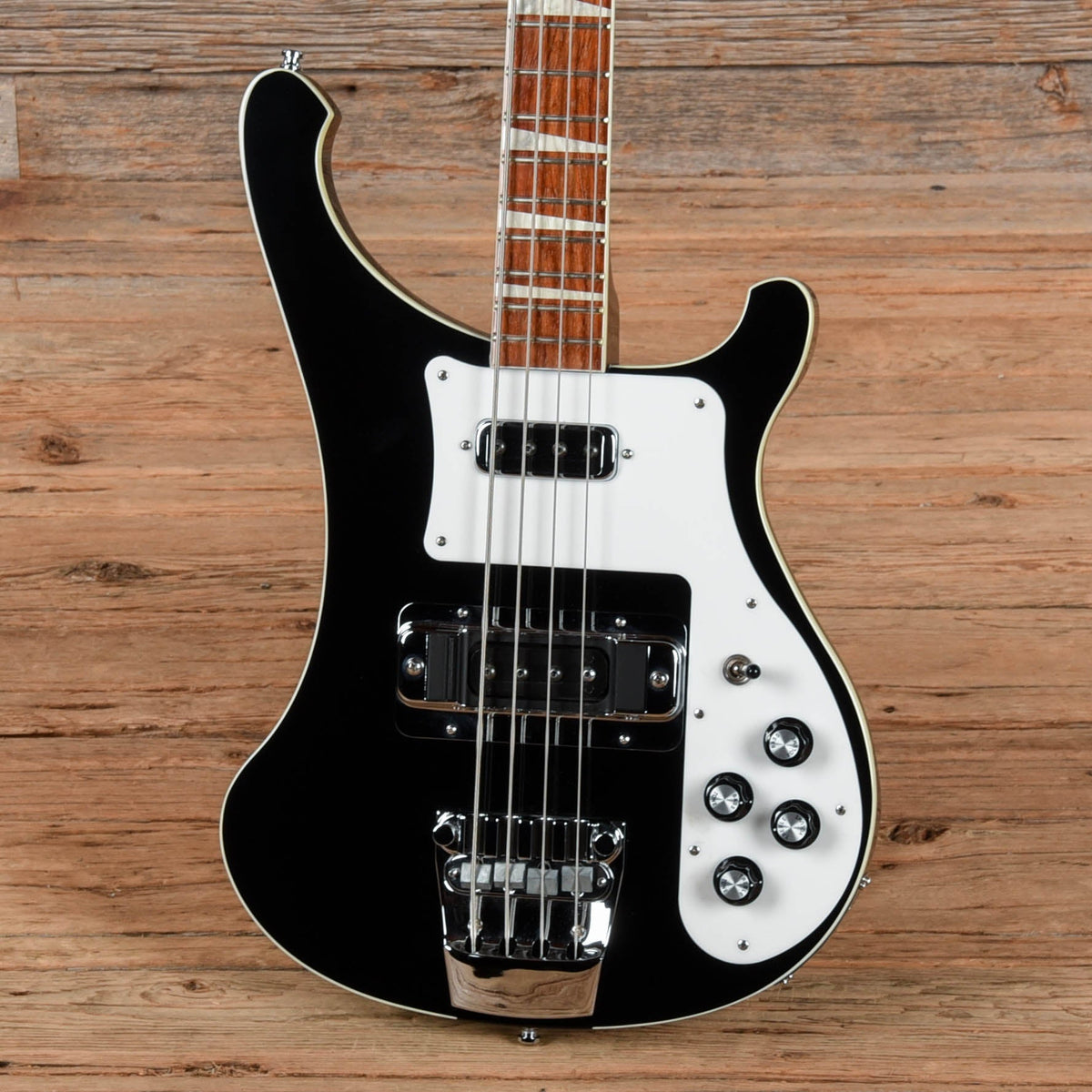 Rickenbacker 4003 Jetglo 2010 - View 2 | MusicMarket