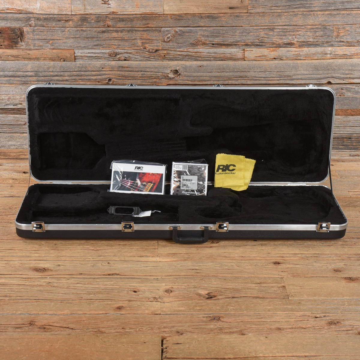 Rickenbacker 4003 Matte Black 2019 - View 9 | MusicMarket