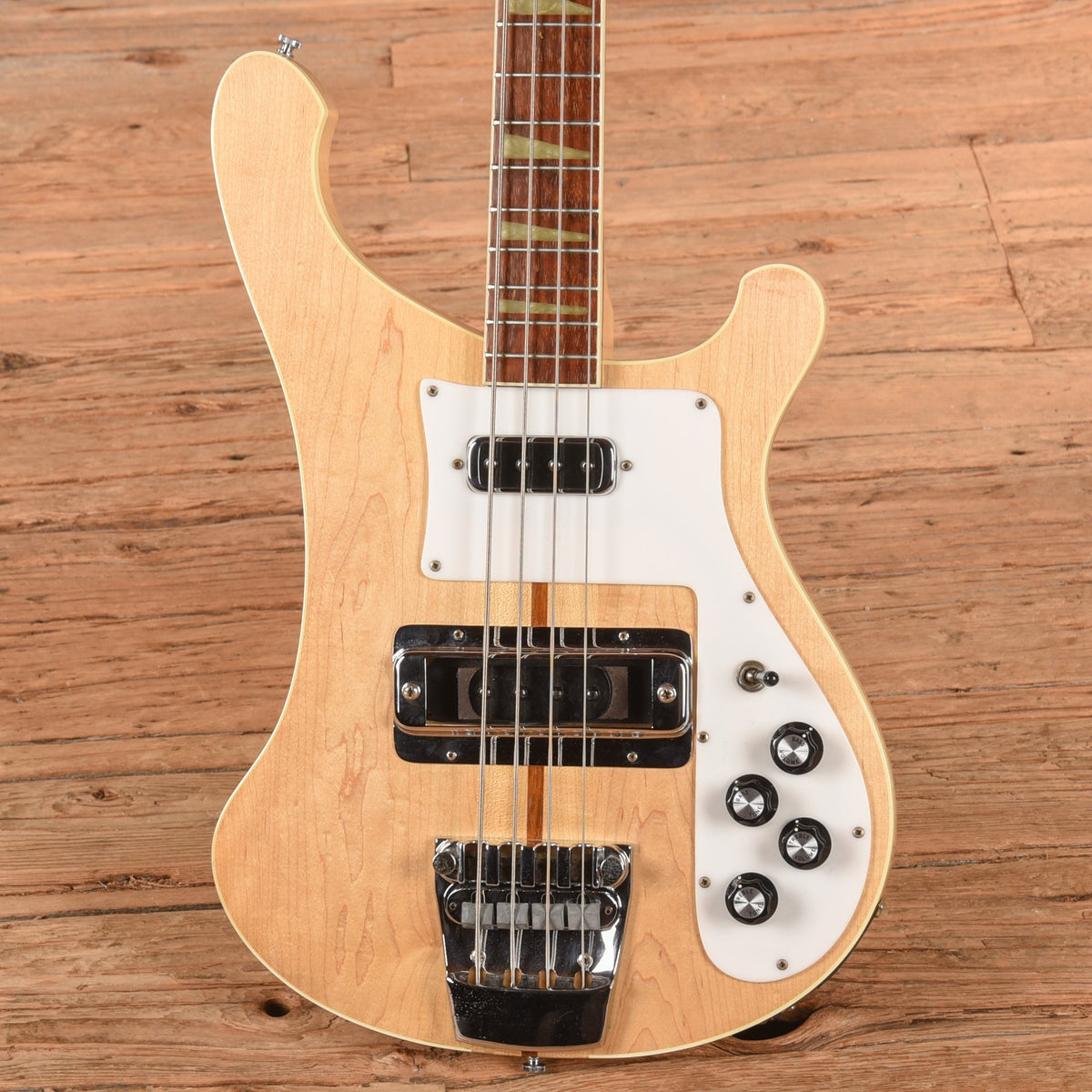 Rickenbacker 4001 Mapleglo 1976 - View 2 | MusicMarket