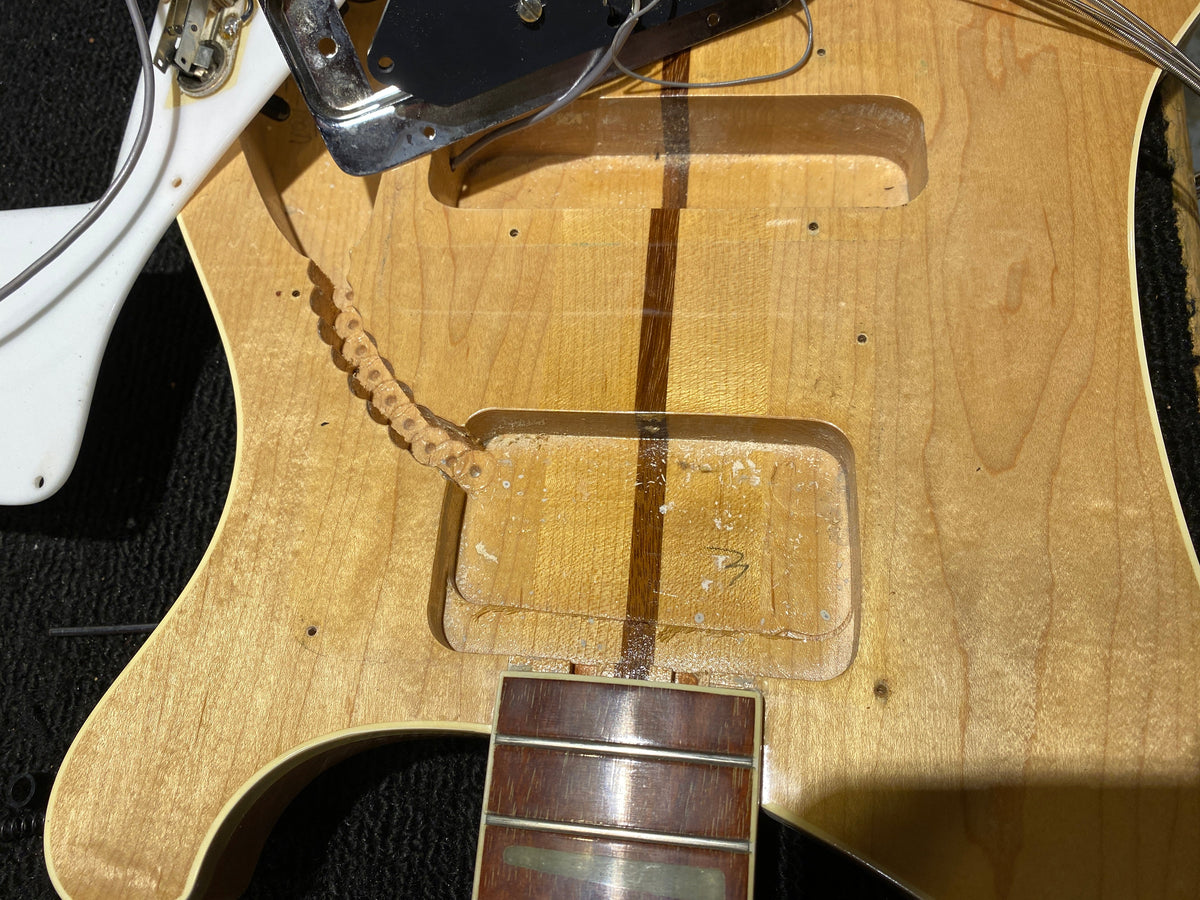Rickenbacker 4001 Mapleglo 1976 - View 11 | MusicMarket