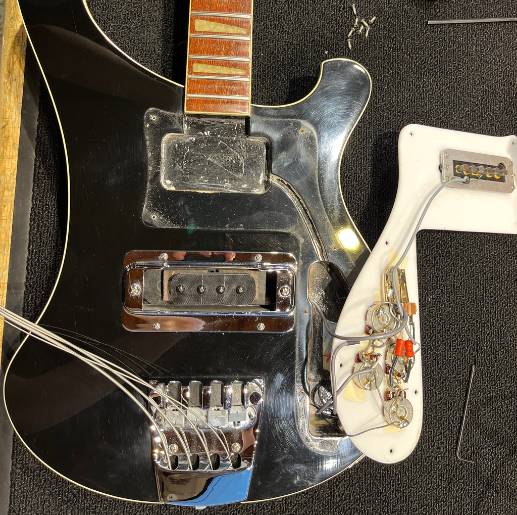 Rickenbacker 4003 Jetglo 1989 - View 11 | MusicMarket