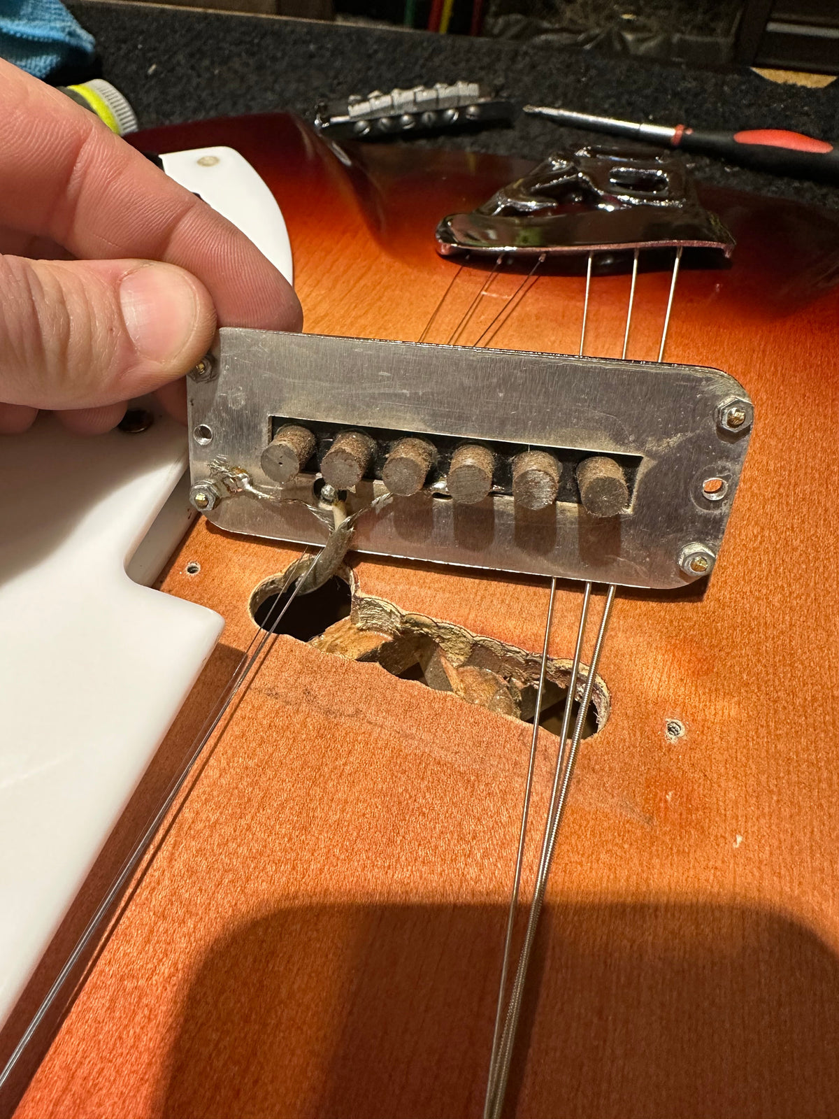 Rickenbacker Rose Morris Fireglo 1964 - View 15 | MusicMarket