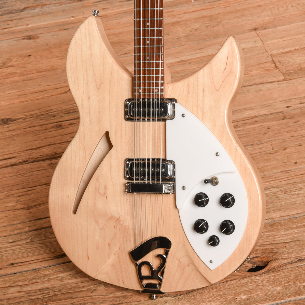 Rickenbacker 330/12 Mapleglo 2021 - View 2 | MusicMarket