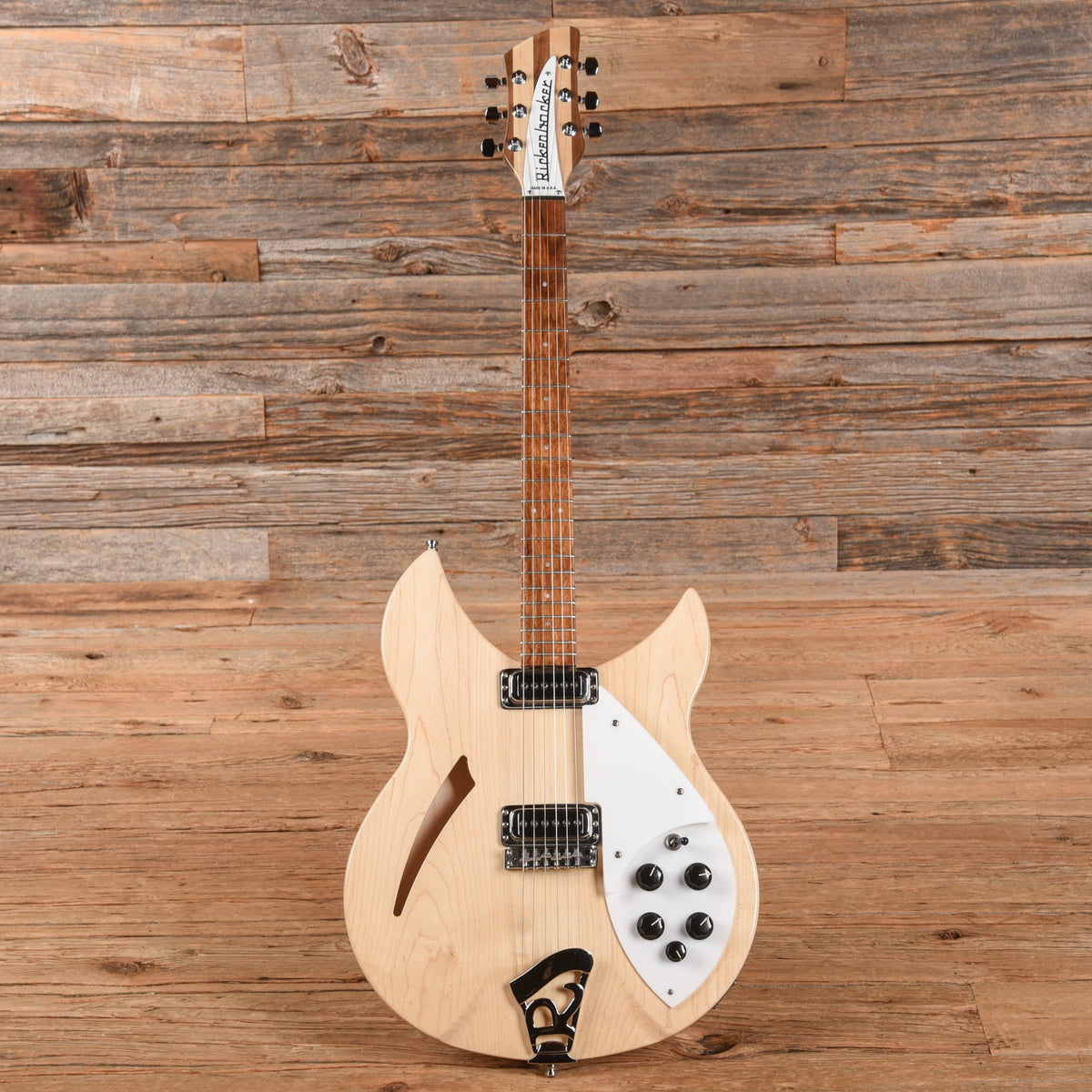 Rickenbacker 330 Mapleglo 2023 - View 4 | MusicMarket