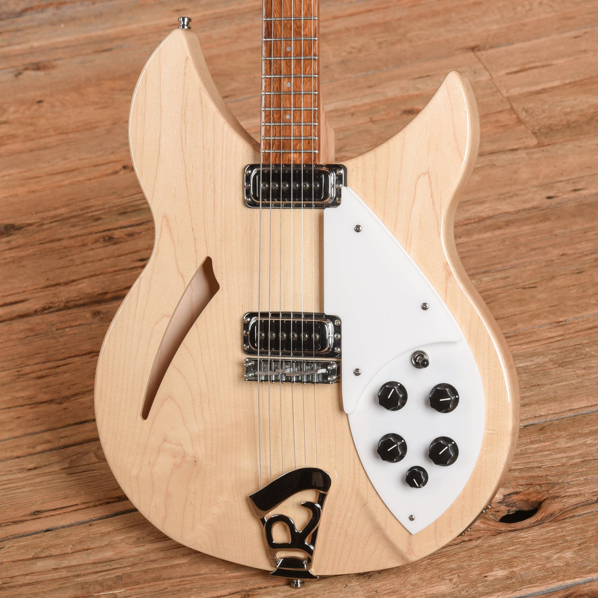 Rickenbacker 330 Mapleglo 2023 - View 2 | MusicMarket