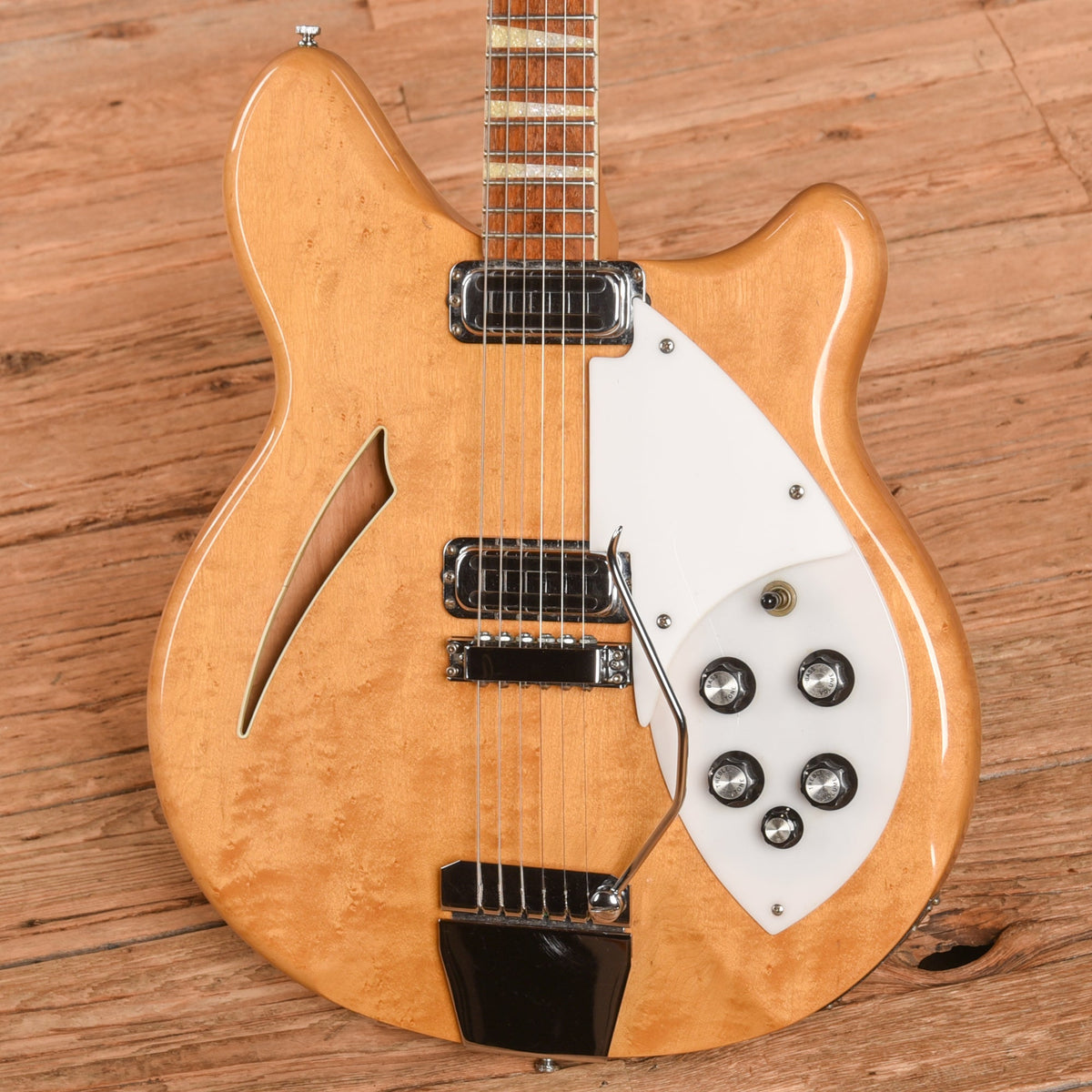Rickenbacker 365 Mapleglo 1968 - View 2 | MusicMarket