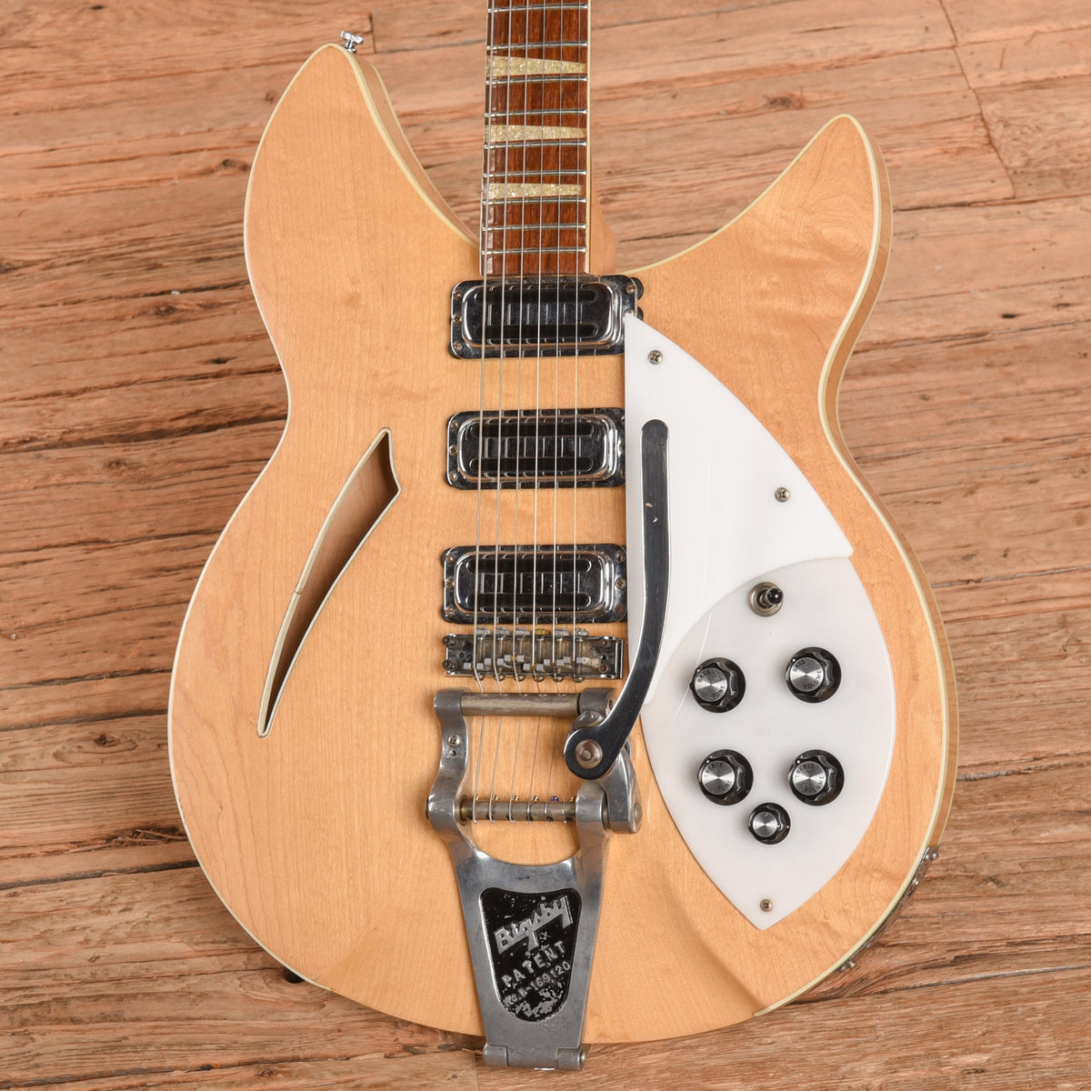 Rickenbacker 370 OS Mapleglo 1968 - View 2 | MusicMarket
