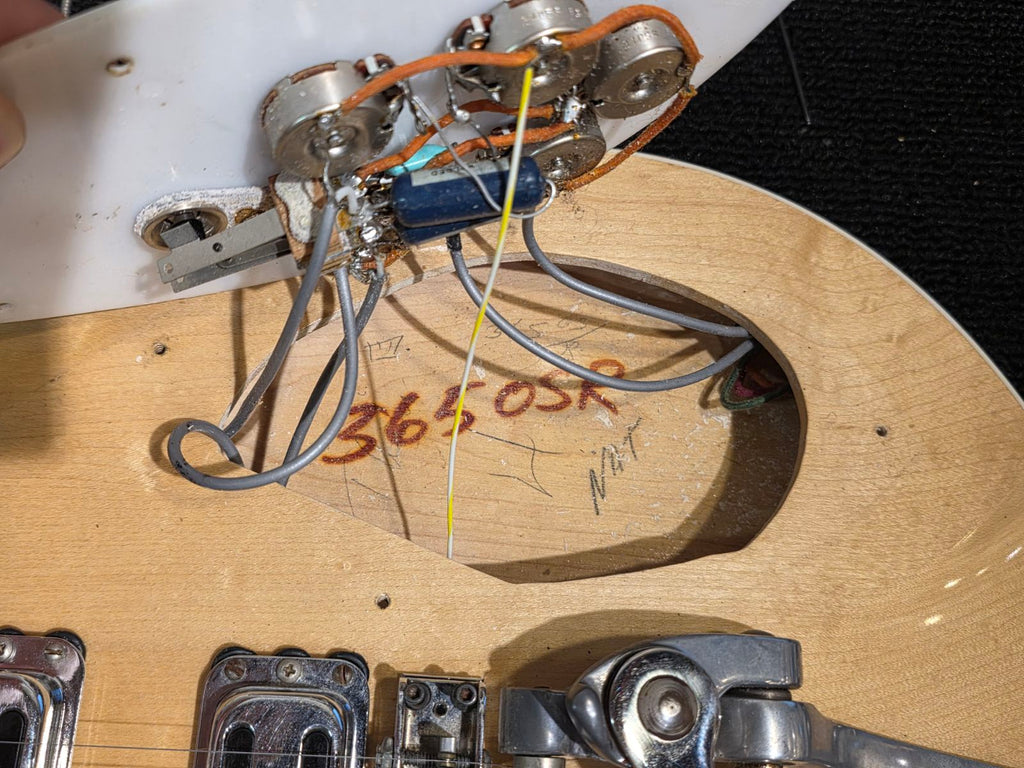 Rickenbacker 370 OS Mapleglo 1968 - View 11 | MusicMarket