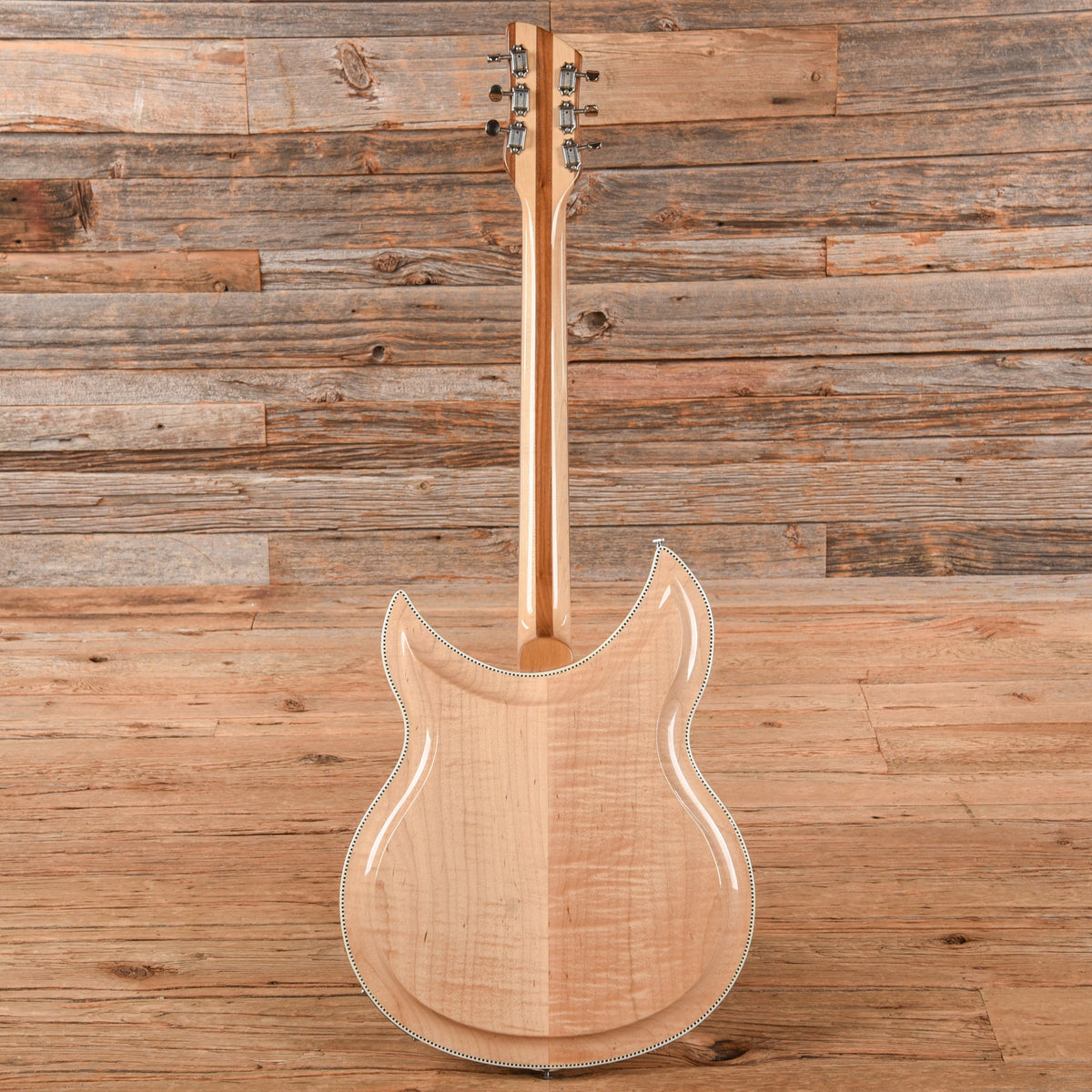 Rickenbacker 381V69 Mapleglo 2019 - View 5 | MusicMarket