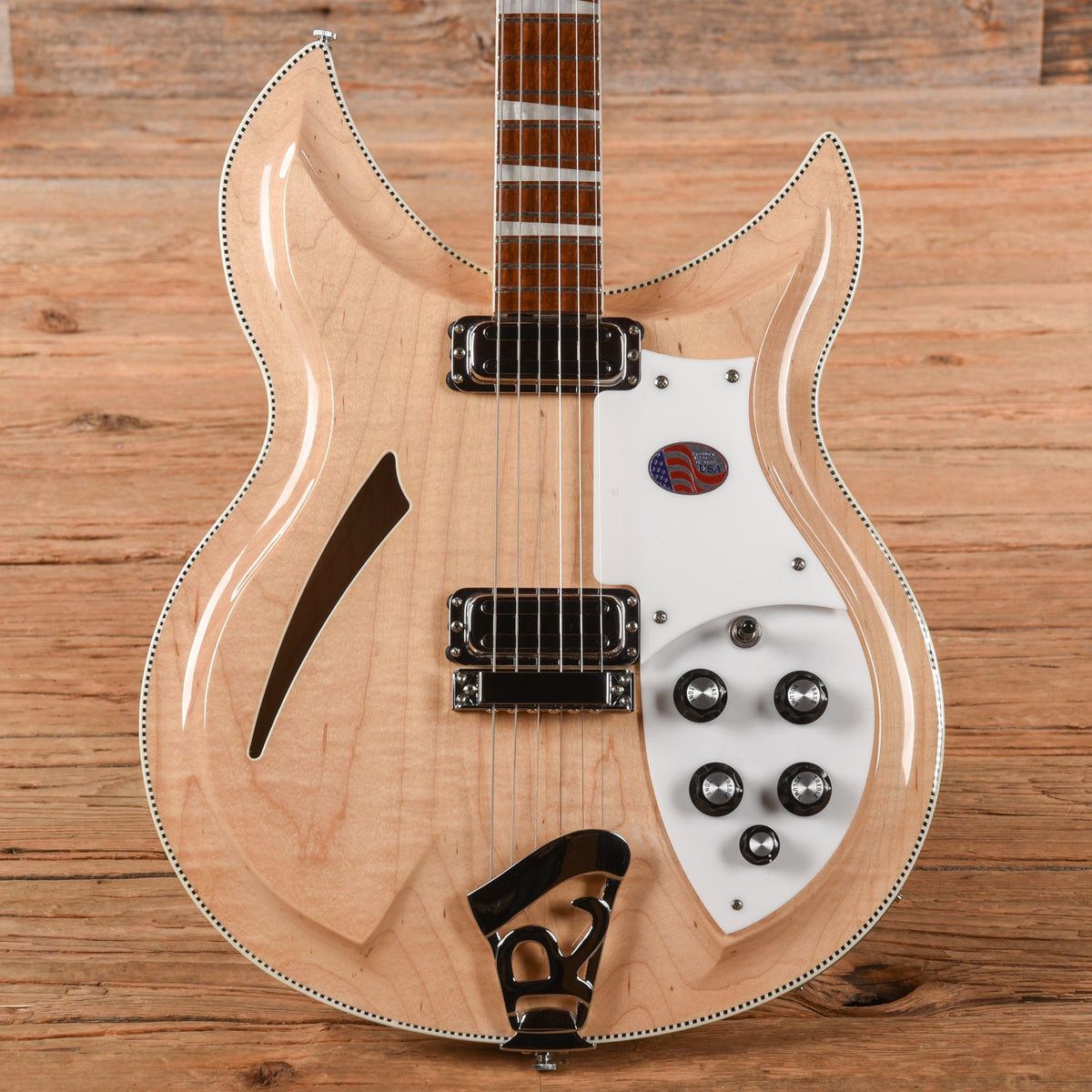 Rickenbacker 381V69 Mapleglo 2019 - MusicMarket