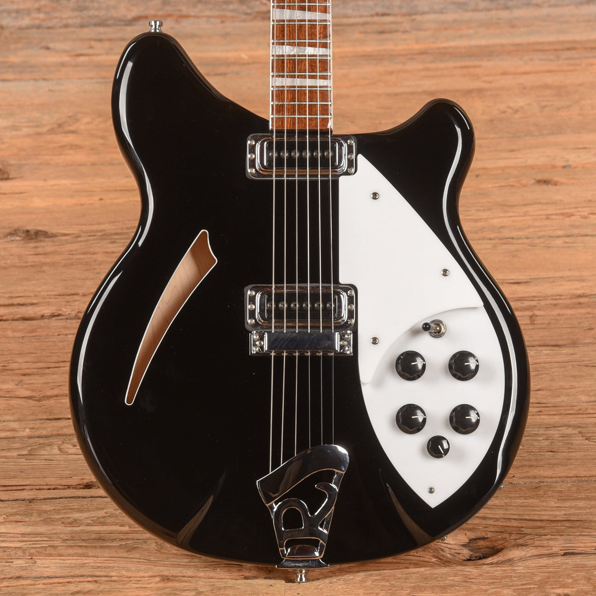 Rickenbacker 360 Jetglo 2024 - MusicMarket