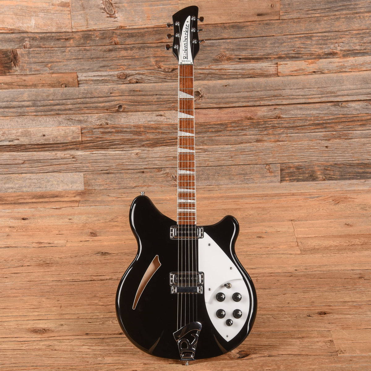 Rickenbacker 360 Jetglo 2024 - View 4 | MusicMarket