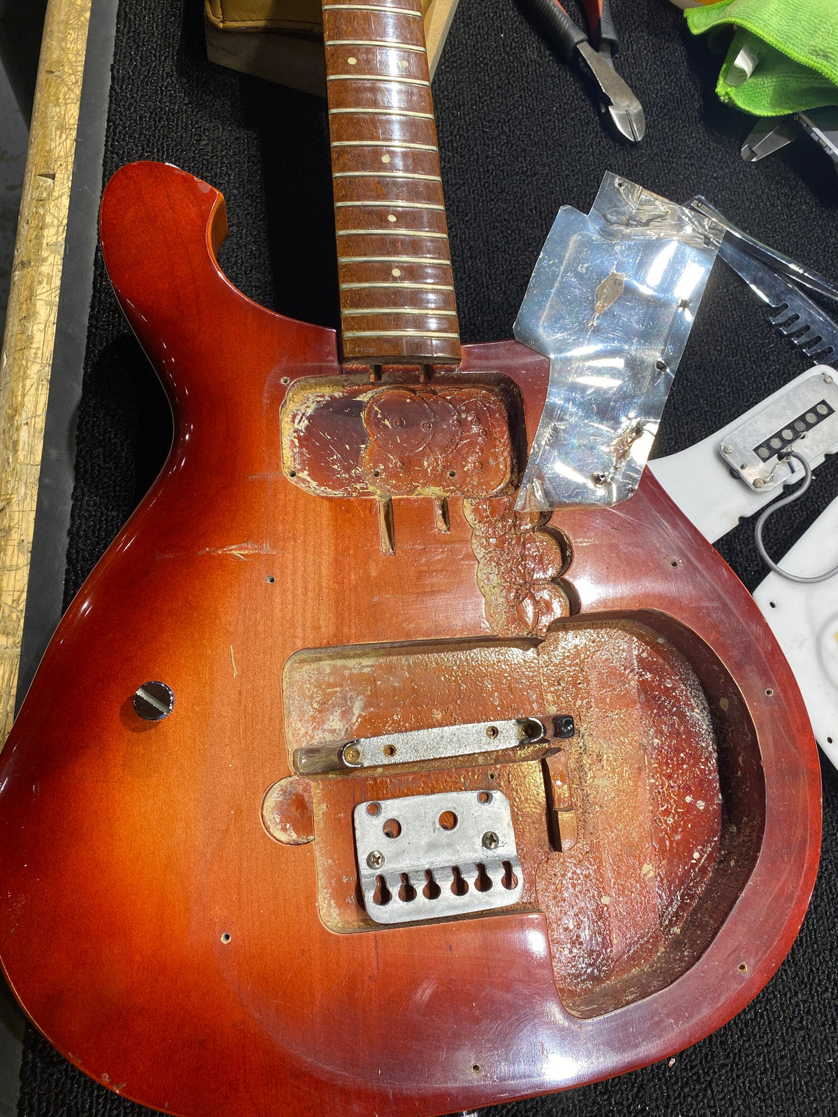 Rickenbacker 456/12 Fireglo 1967 - View 12 | MusicMarket