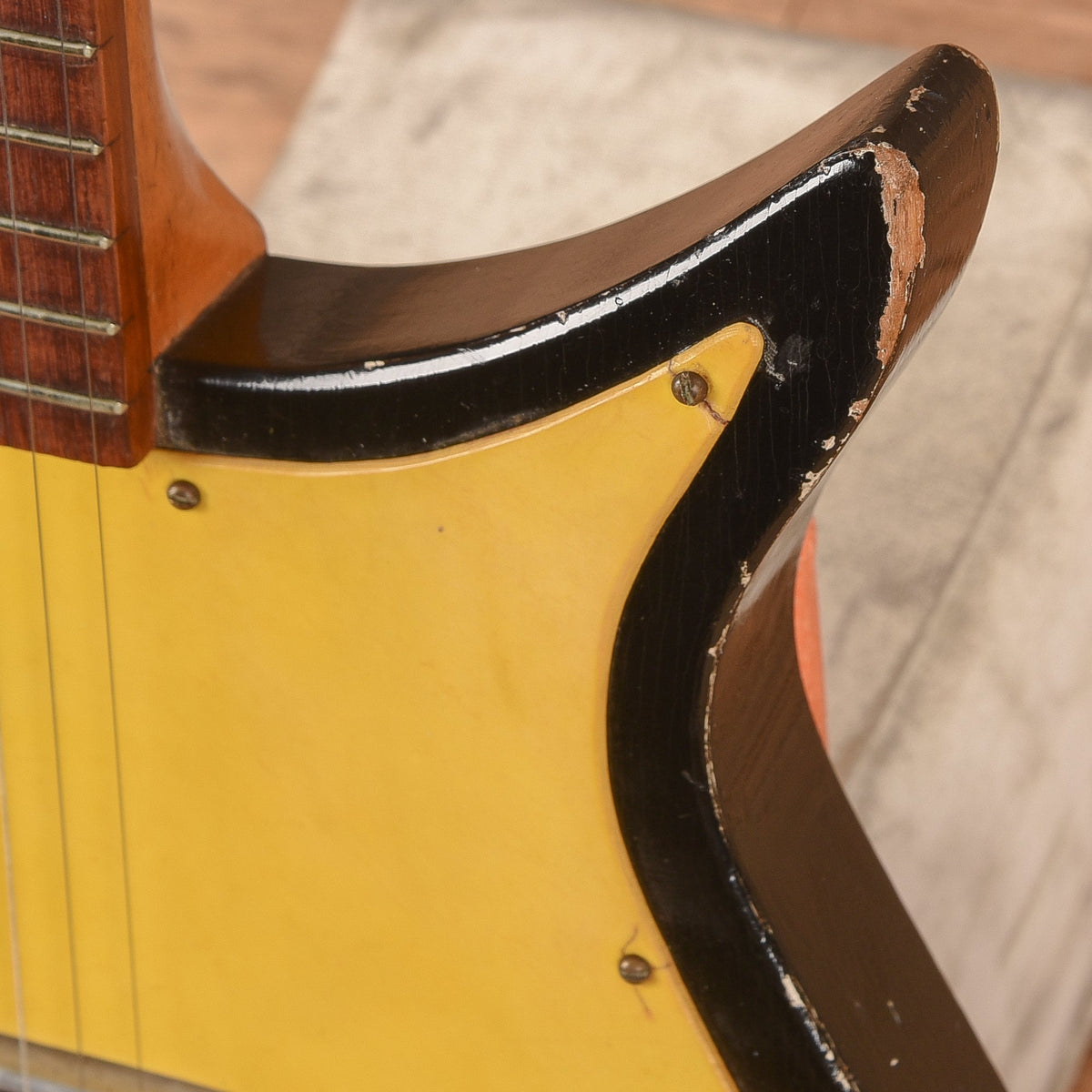 Rickenbacker Model 1000 Jetglo 1957 - View 12 | MusicMarket