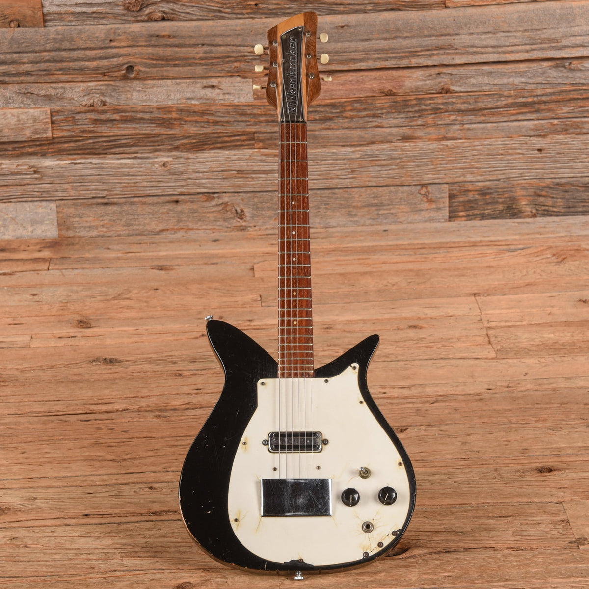 Rickenbacker Model 900 Jetglo 1960 - View 4 | MusicMarket