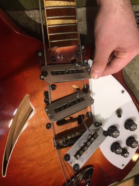 Rickenbacker 370 Fireglo 1968 - View 10 | MusicMarket