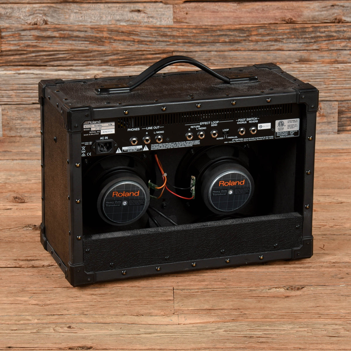 Roland JC-22 Jazz Chorus 2-Channel 30-Watt 2x6.5" Guitar Combo - View 2 | MusicMarket