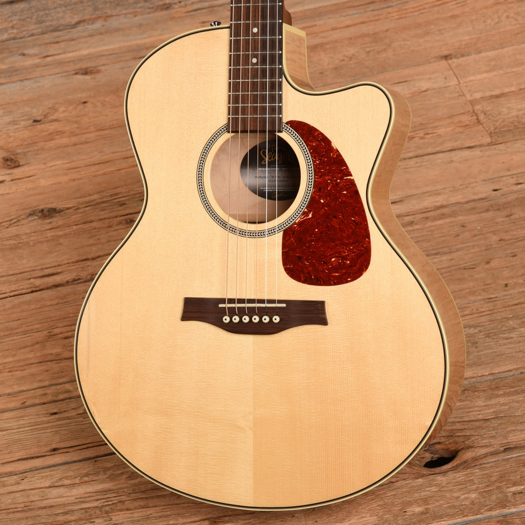 Seagull Performer CW Mini Jumbo HG Natural - View 2 | MusicMarket