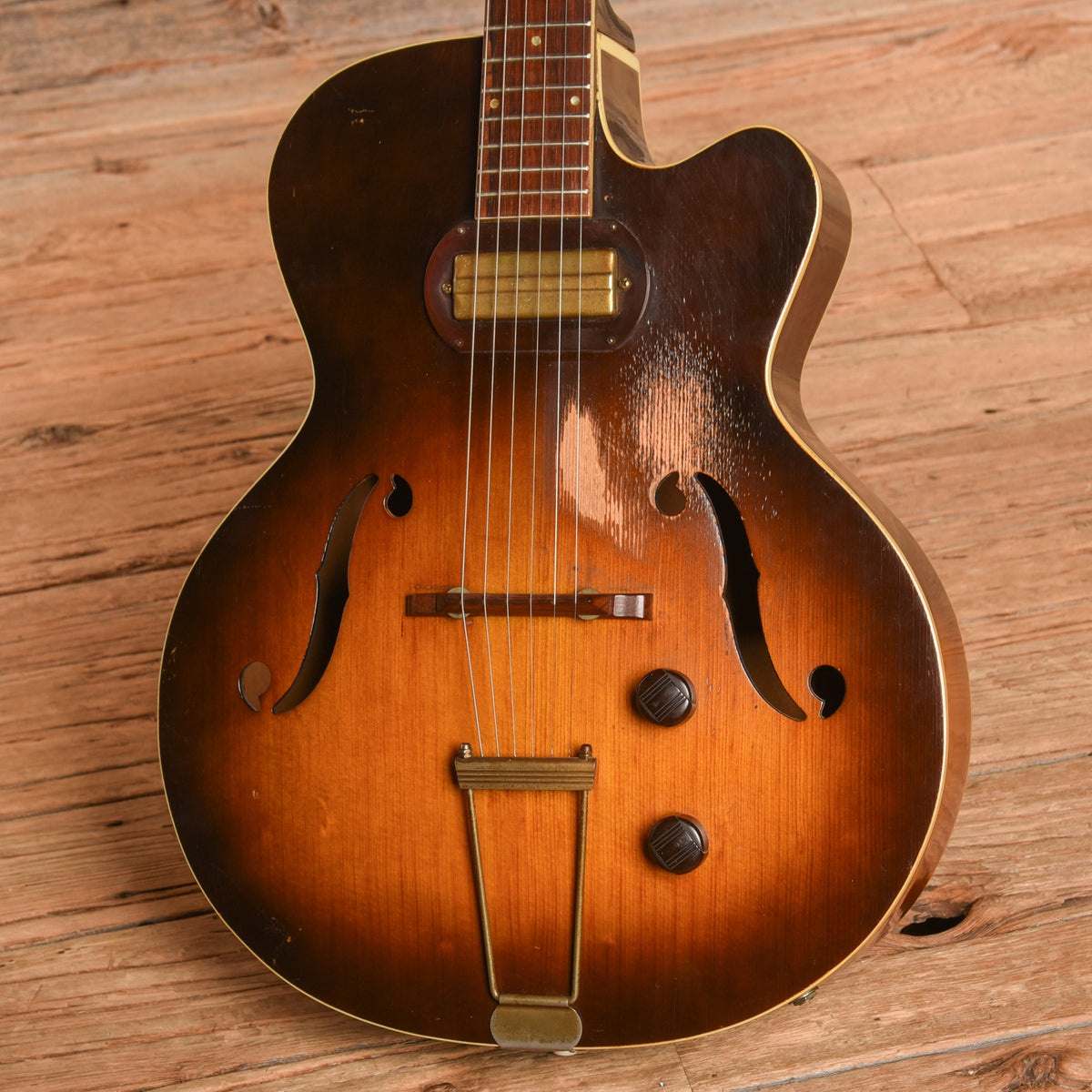 Silvertone H61 Hollowbody Sunburst 1955 - View 2 | MusicMarket