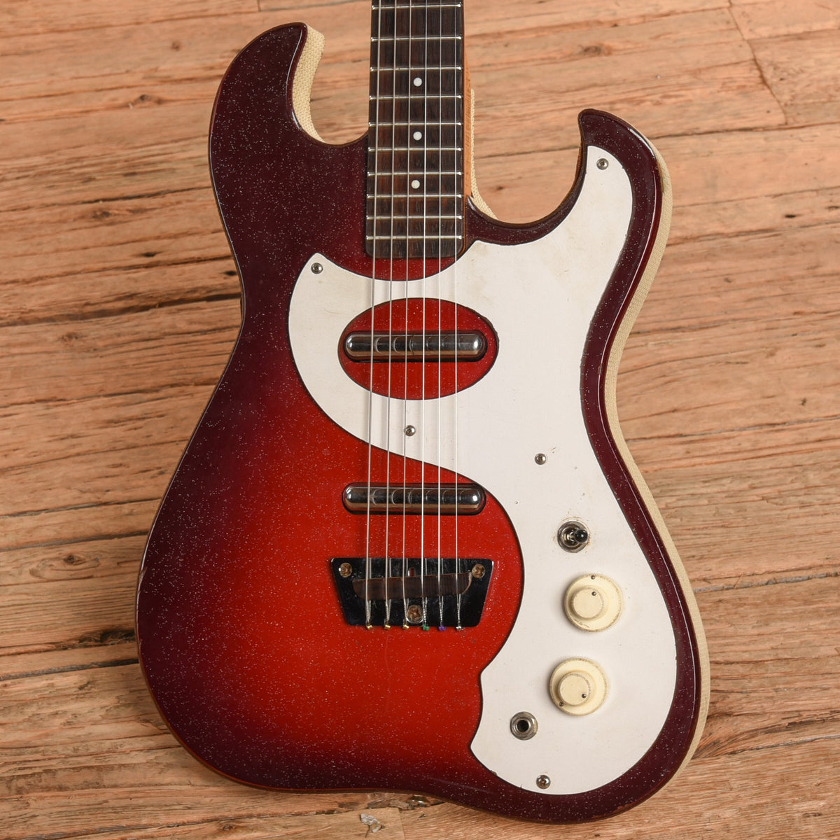 Silvertone 1449/1457 Red Burst 1963 - View 2 | MusicMarket