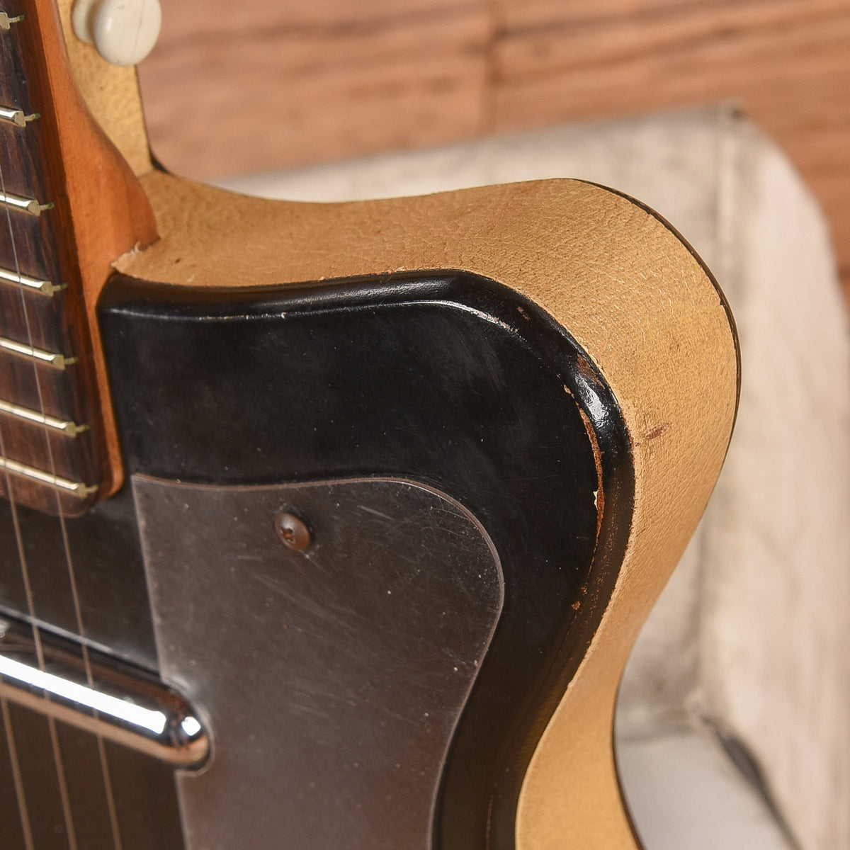 Silvertone Peanut Body Black 1960s - View 9 | MusicMarket